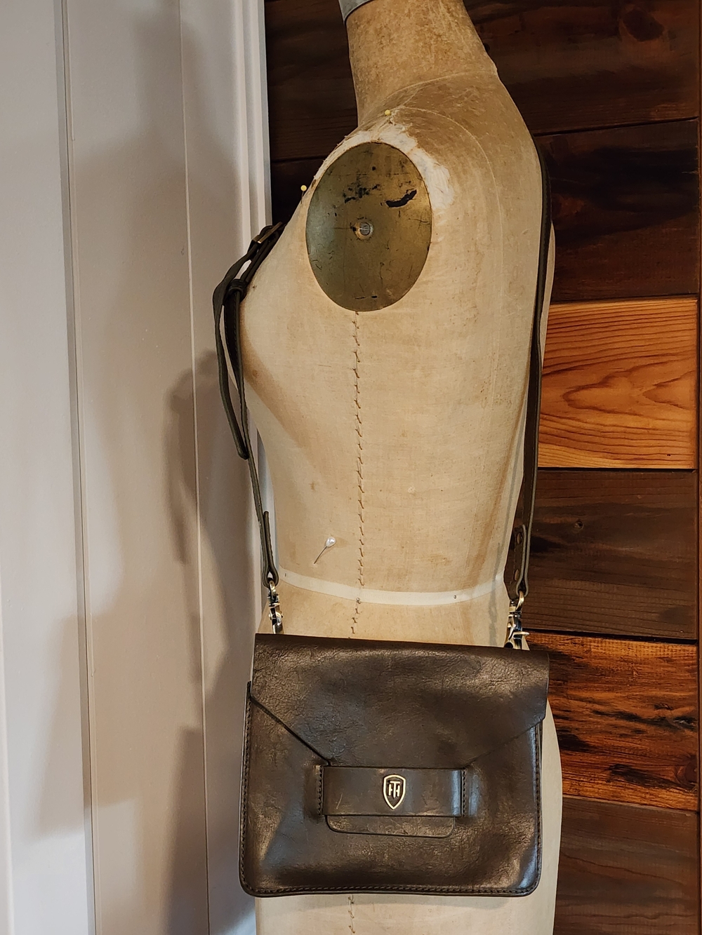 Vintage Leather Crossbody Bag with Tumble & Hide Emblem